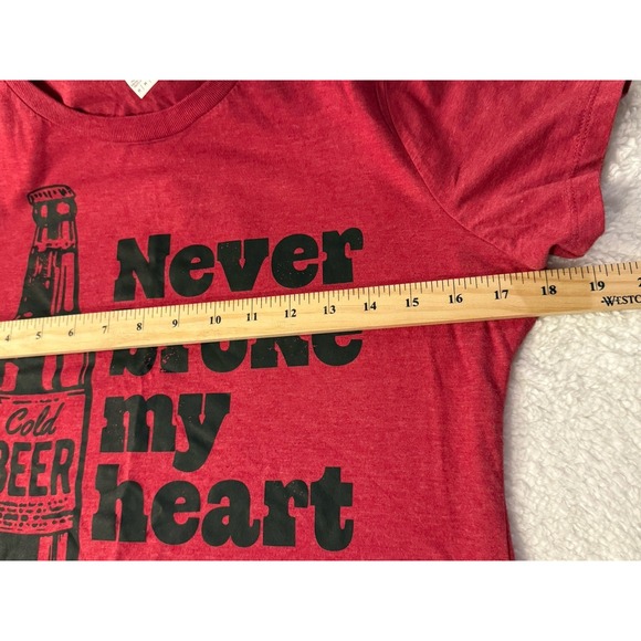 Beer Never Broke My Heart T-Shirt Woman M Red Country Divorce Breakup Party Cute - Picture 3 of 7
